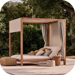 تخت کنار استخر