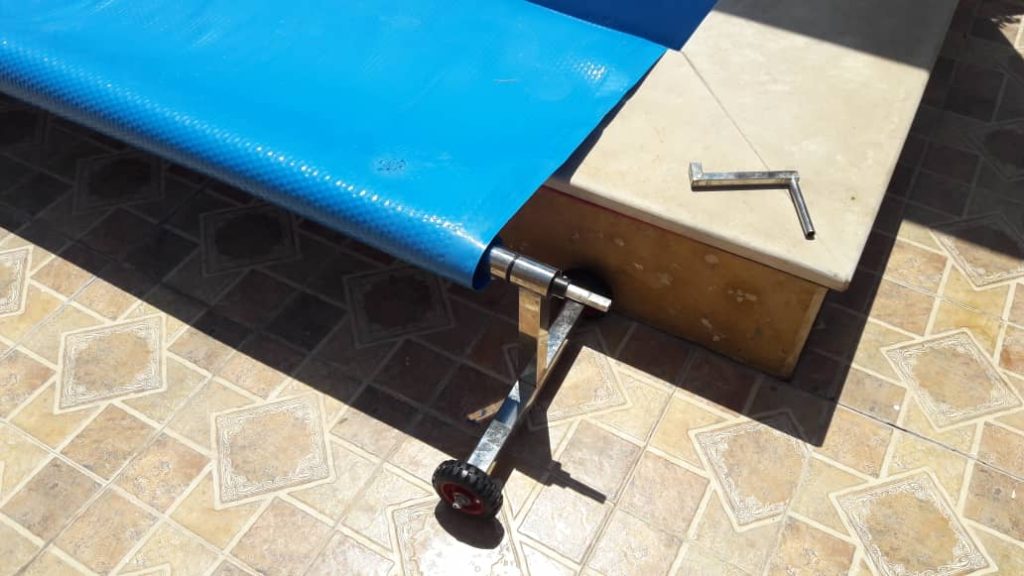 جمع‌کننده دستی روکش استخری - سایزهای ۳ تا ۶ متری برای استفاده آسان با محصولات آکوانیکس